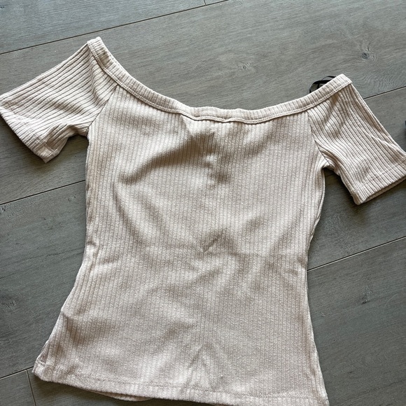 💙Buy 1 get 1 free💙 Forever 21Ribbed Off-Shoulder Beige Top Large - Picture 3 of 3